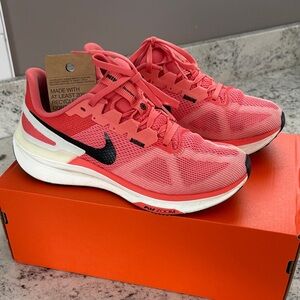 Nike Women's Air Zoom Structure 25